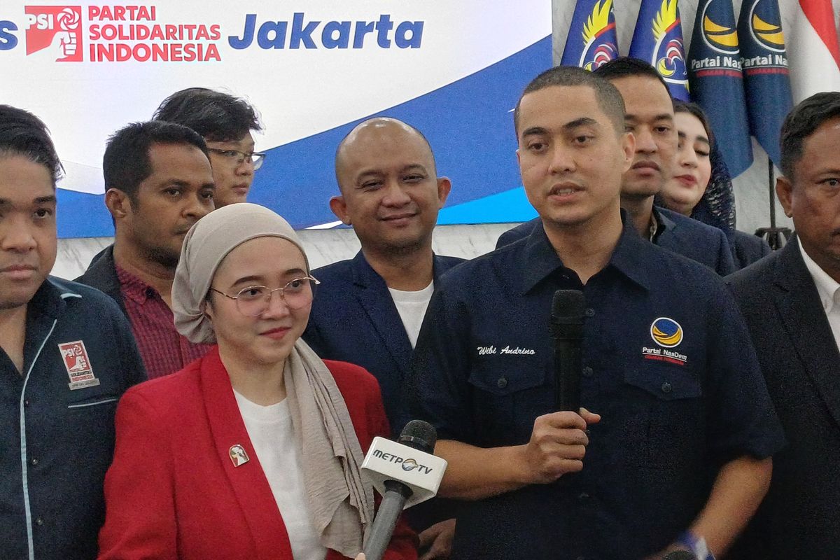 Ketua DPW Partai PSI DKI Elva Farhi Qolbina (kiri) dan Ketua DPW Partai Nasdem DKI Jakarta Wibi Andrino saat ditemui wartawan di kawasan Pancoran, Jakarta Selatan, Selasa (25/6/2024).