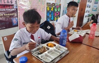 Dalam Penggerebekan, Dua Residivis Pencuri Motor Diciduk Saat Asyik Main Judi Slot