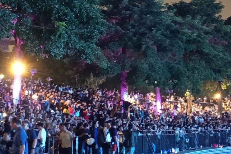 Ada yang Bela Spanyol, Ada yang Dukung Messi, Ada Pula yang Cuma Mau Nonton Konser