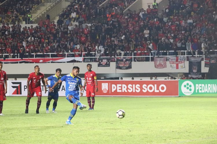 Laga Persib vs Persis Solo di Stadion Manahan Solo, Sabtu (15/2/2020).