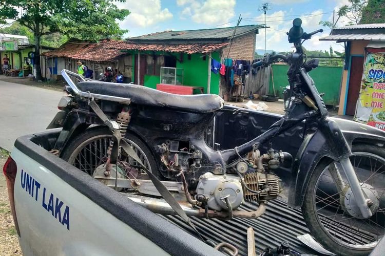 NA siswi TK usia lima tahun tewas terlindas truk di Jalan Raya Purwodadi - Kudus wilayah Kelurahan Grobogan, Kabupaten Grobogan, Jawa Tengah, Senin (1/5/2023) pagi sekitar pukul 09.30. 