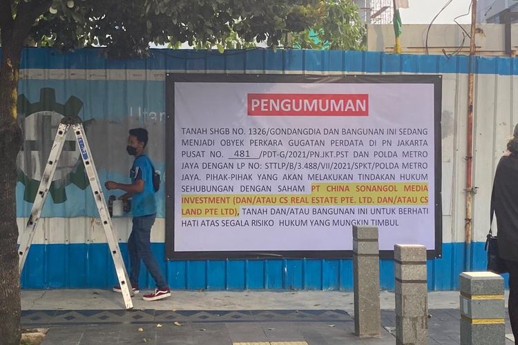 Gedung Indonesia 1  ditempeli plang peringatan 