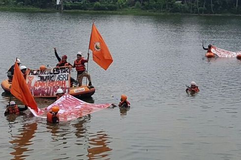 Protes Pembangunan Tol Cinere-Serpong, Aktivis Ceburkan Diri ke Situ 