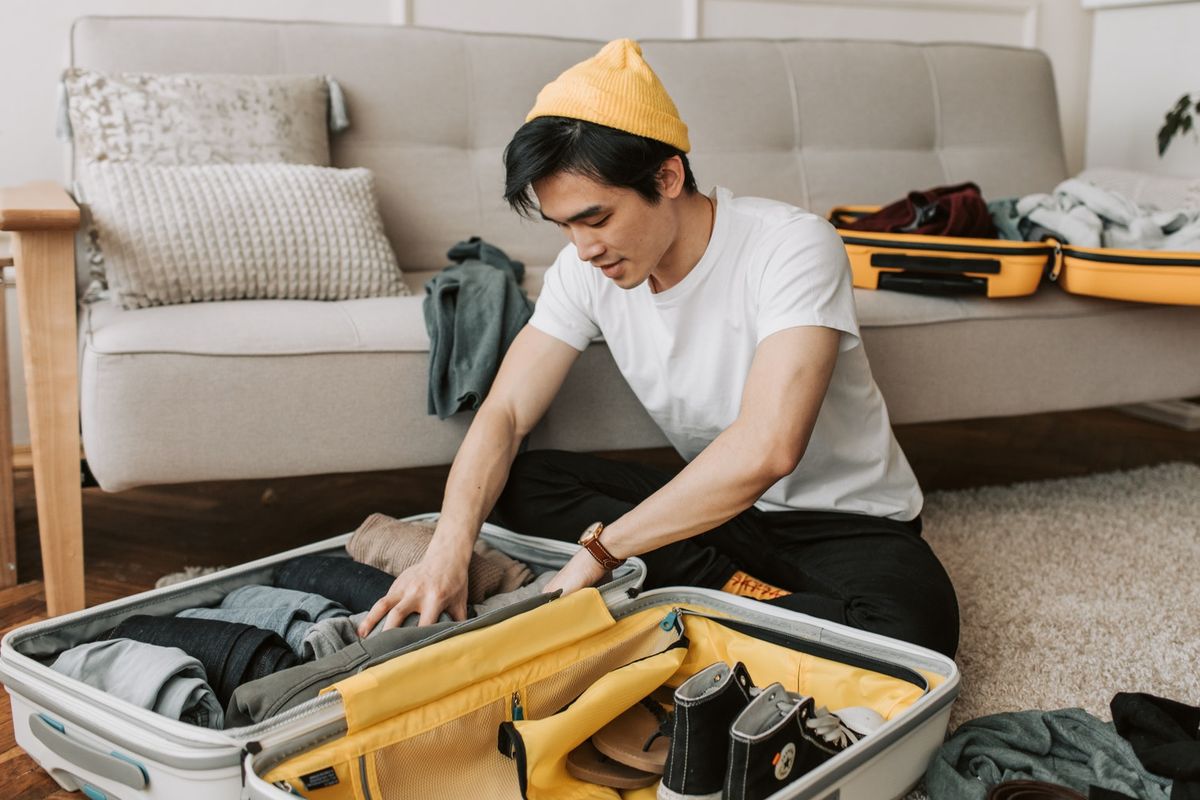 Foto cara packing barang saat traveling terkait cara packing barang saat traveling dengan metode yang tepat