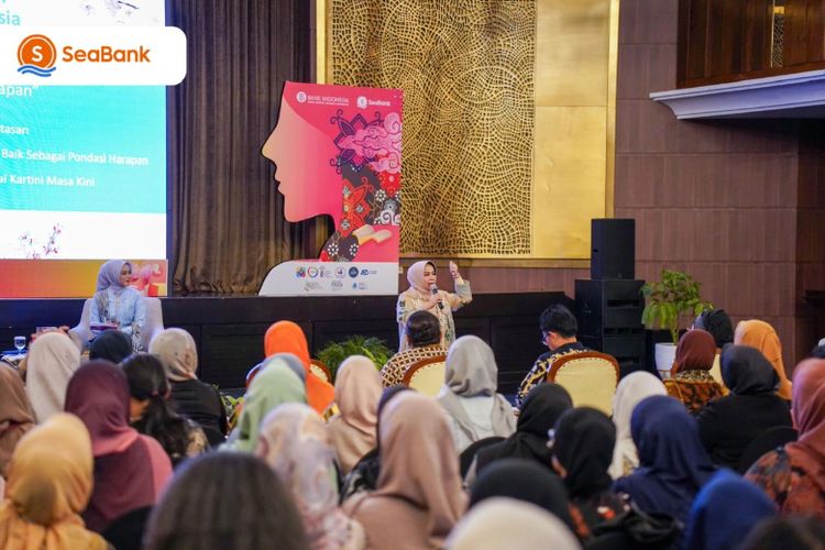 Deputi Gubernur Bank Indonesia periode 2017-2022 Rosmaya Hadi mengisi sesi Bincang Inspiratif dan motivasi untuk para perempuan dan UMKM Jawa Barat.
