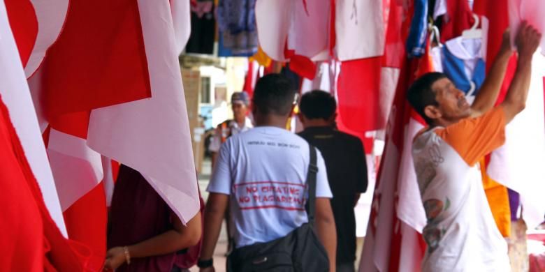 Pedagang di kawasan Shopping Centre Pasar 45 Manado, mengeluhkan sepinya pembeli.