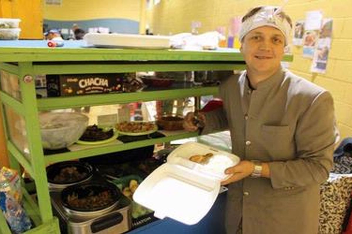 Warung Tony Bali Becker memeriahkan hari Kartini di Adelaide hari Minggu (21/4). Gerobak Tony dibawa langsung dari Indonesia.