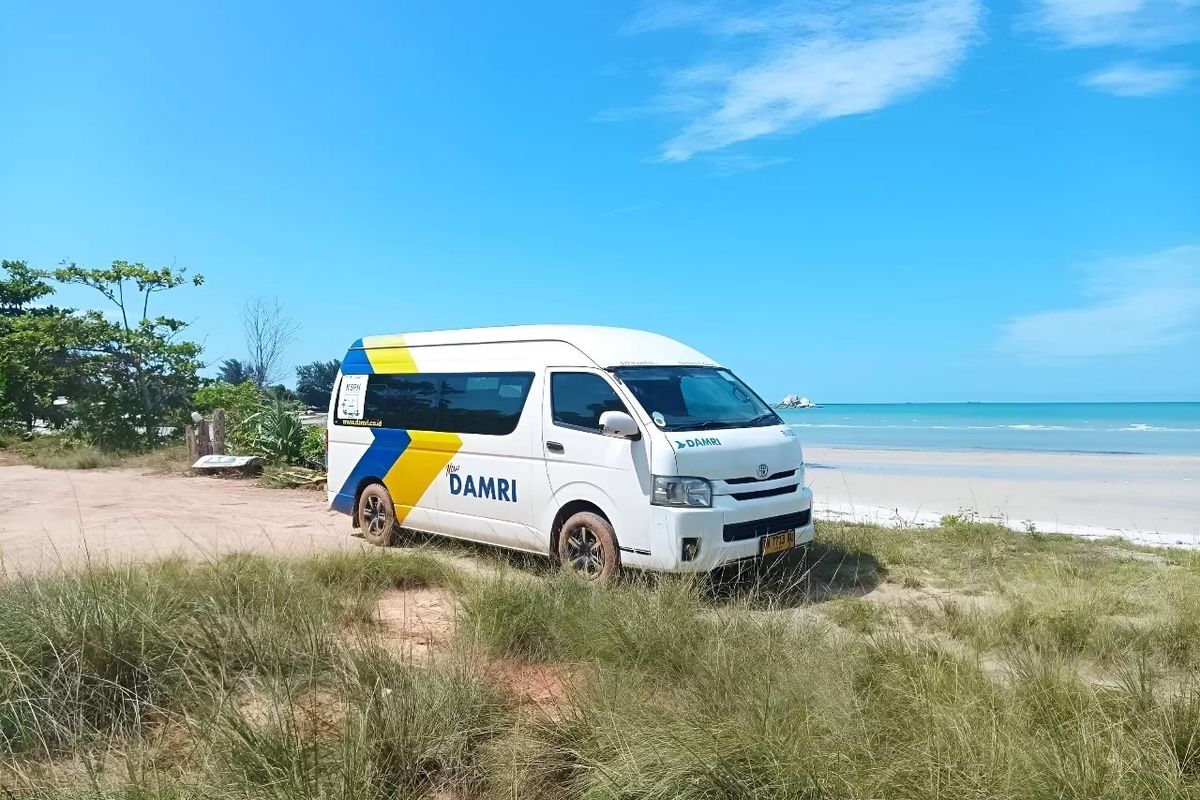 DAMRI menyediakan layanan Angkutan Kawasan Strategis Pariwisata Nasional (KSPN) di Kepulauan Bangka Belitung.