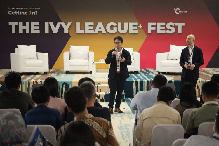 Crimson Education menghadirkan festival perguruan tinggi luar negeri bertajuk The Ivy League Plus Fest di Wisma Serbaguna Gelora Bung Karno, Jakarta, pada Sabtu (20/4/2024). 