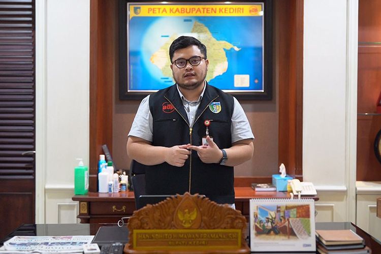 Bupati Kediri Hanindhito Himawan Pramana menyampaikan pelonggaran kebijakan penggunaan masker lewat akun Instagram priibadinya, @dhitopramono, Selasa (17/5/2022) 