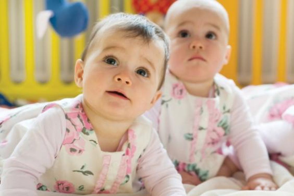Ilustrasi Bayi kembar, anak kembar, tumbuh kembang anak kembar