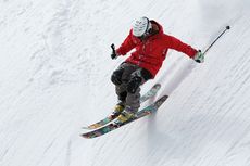 Pemain Ski Tewas Saat Aksi Berbahaya Lompati Jalan Raya di AS