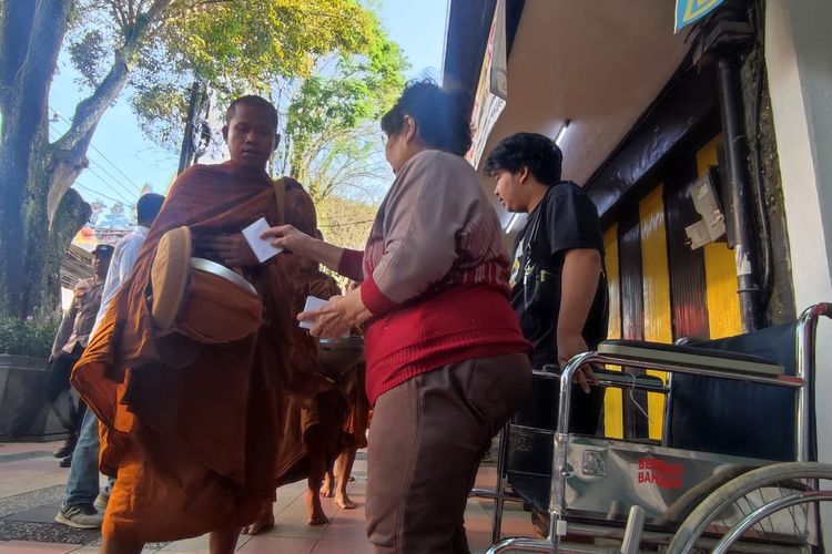 Kirab Waisak Dimulai Siang Ini, Jalur Lalin dari Candi Mendut ke Borobudur Ditutup