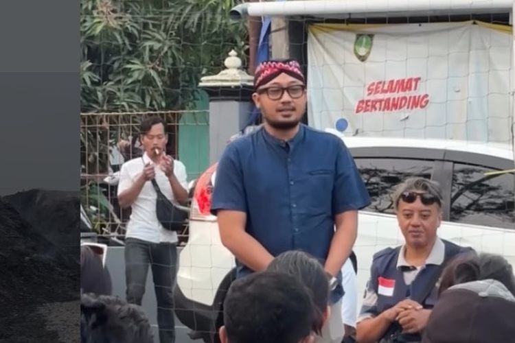 Usai Naik Takhta, PB XIV Hangabehi Bagikan 1.300 Nasi Kotak ke Warga Sekitar Putri Cempo Solo