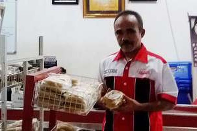 Roti konde Ka Nung merupakan produk asli peranakan Arab Bogor. Toko roti berada di sekitar Alun-alun Empang, Kota Bogor, Jawa Barat.
