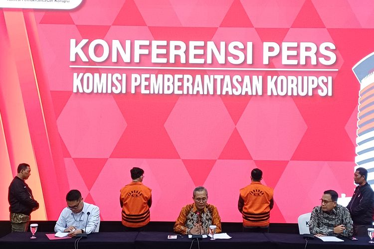 Komisi Pemberantasan Korupsi (KPK) menahan eks Menteri Pertanian Syahrul Yasin Limpo dan anak buahnya, Direktur Alat dan Mesin Pertanian Muhammad Hatta, Jumat (13/10/2023).