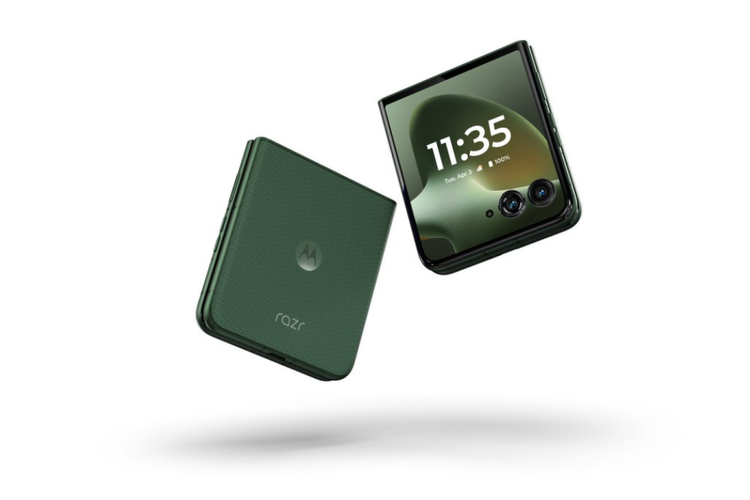 Motorola Razr 70 Plus hadir dengan layar LTPO Extreme AMOLED berukuran 6,9 inci dan layar luar 4 inci. 