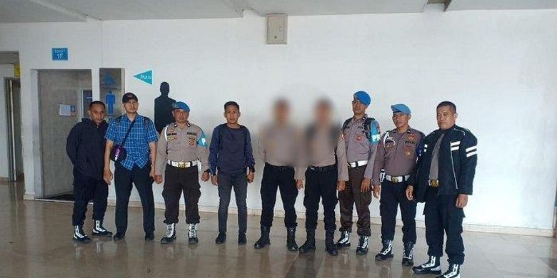 Tim dari Propam Mabes Polri dan Propam Polda Sulawesi Selatan mengamankan Bripka SG dan Bripka WD saat mengikuti sekolah pendidikan perwira. Keduanya ditangkap setelah diduga menjadi kaki tangan bos narkoba Fredy Pratama