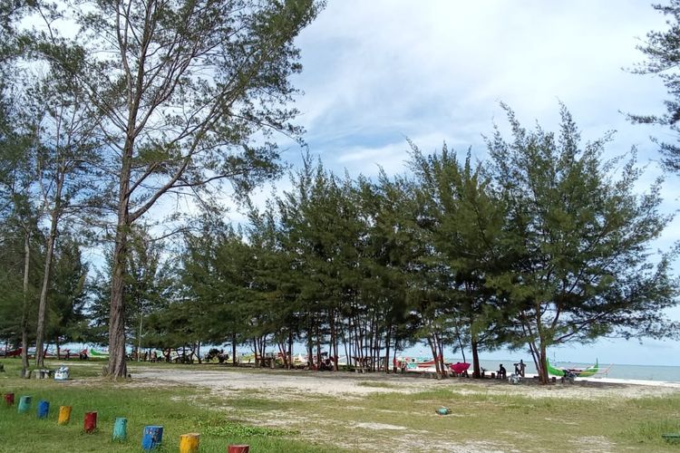 Pantai Serdang di Belitung Timur, Kepulauan Bangka Belitung, Sabtu (17/2/2024).