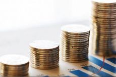 Longsor Tutup Jalan Penghubung 2 Desa di Sumenep, Warga Bersihkan Jalan Dibantu TNI-Polisi