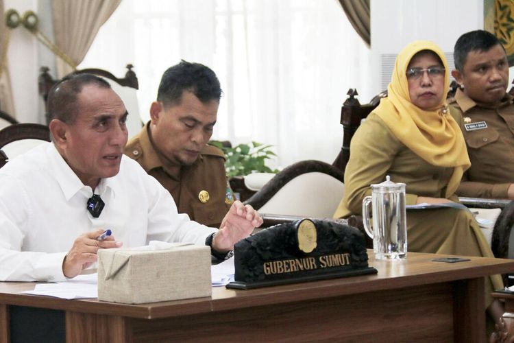 Gubernur Sumut Edy Rahmayadi zoom meeting dengan Menko PMK Muhadjir Effendy terkait percepatan penurunan stunting dan kemiskinan ekstrem di rumah dinasnya