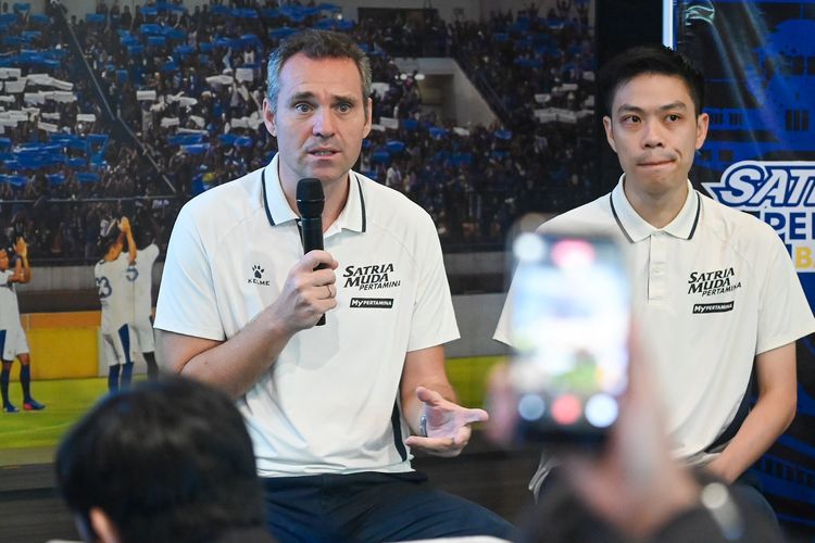 Pelatih Satria Muda Bandung Djordje Jovicic punya misi juara IBL 2026 menyusul Persib Bandung. 