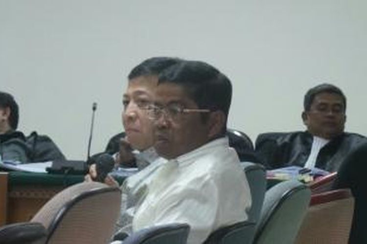 Bendahara Umum Partai Golkar Setya Novanto dan Sekretaris Jenderal Partai Golkar Idrus Marham (kiri-kanan) bersaksi di sidang mantan Ketua Mahkamah Konstitusi, Akil Mochtar, di  Pengadilan Tindak Pidana Korupsi, Jakarta, Kamis (24/4/2014).
