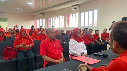 Serahkan Formulir Pendaftaran Bacabup, Mantan Wabup Banyumas Berharap Dapat Rekomendasi PDI-P