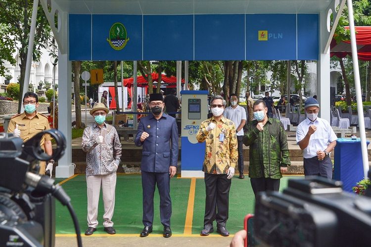 Pamer Mobil Listrik Militer Itenas Bandung Ikut Peringati Hari Listrik Nasional Tingkat
