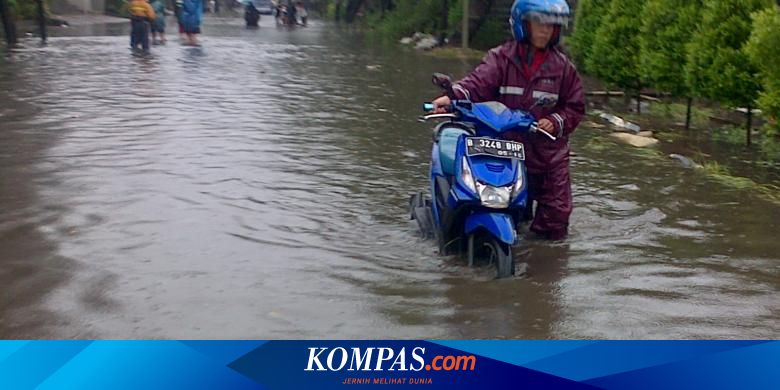 Terobos Banjir Pakai Sepeda Motor, Pahami Batas Amannya - Vimarsana News