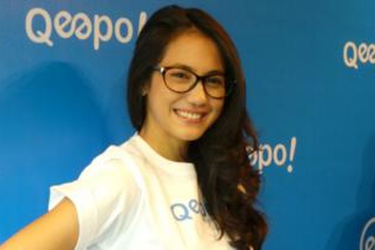 Pevita Pearce diabadikan usai peluncuran aplikasi Qeepo di Conclave, Jakarta Selatan, Selasa (27/10/2015).