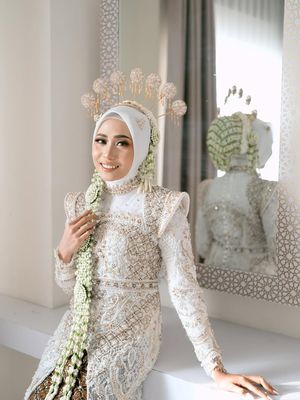Pesepak bola Rizky Ridho menikahi kekasihnya, Sendy Aulia, di Surabaya, Jawa Timur, Minggu (22/6/2025).