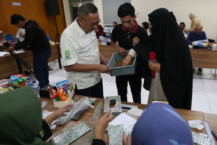 Garudafood bersama pemuda Karang Taruna Desa Sukobubuk Pati dan lebih dari 20 bank sampah Pati, Jawa Tengah, melakukan pengelolaan limbah sampah organik maupun an-organik.