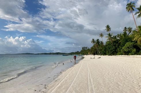 Pantai Ngurbloat di Desa Wisata Ngilngof Sepi Turis Asing Akibat Pandemi