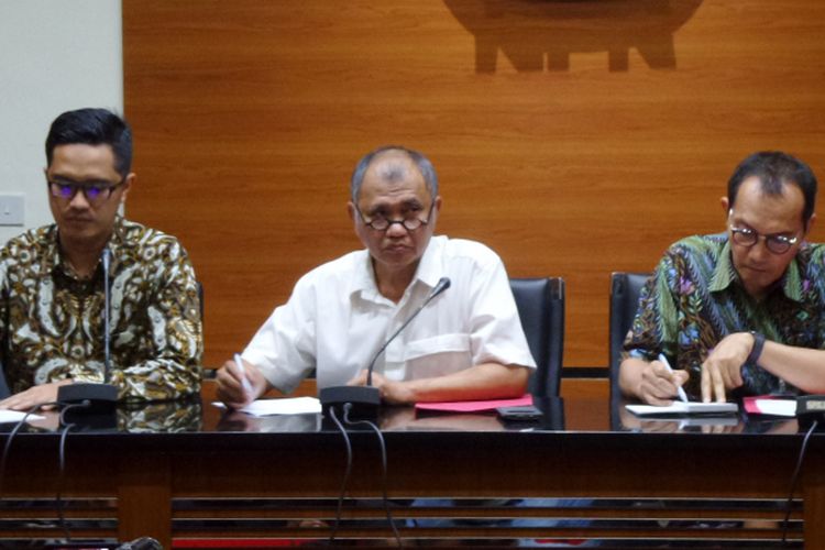 Ketua KPK Agus Rahardjo mengumumkan penetapan Ketua DPR Setya Novanto sebagai tersangka di Gedung KPK Jakarta, Senin (17/7/2017).