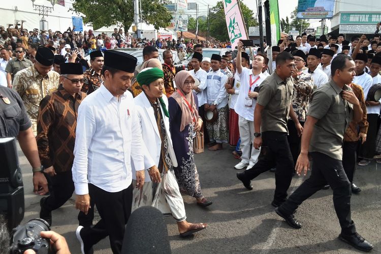 Presiden Joko Widodo (Jokowi) saat berada di Kaliwungu, Kendal, Senin (30/12/2019). 