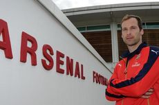 Petr Cech Datang, Wenger Senang