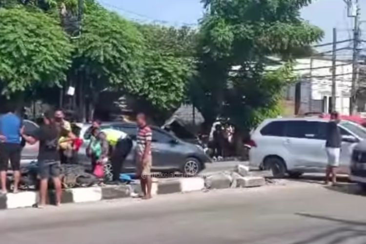 BERUNTUN: Kecelakaan beruntun di Jalan Urip Sumoharjo depan gerbang Kawasan Industri Wijayakusuma (KIW), Ngaliyan, Kota Semarang, Jawa Tengah (Jateng), Rabu (8/5/2024).