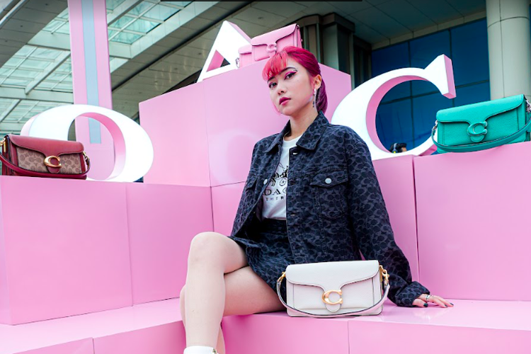 Isyana Sarasvati di Coach pop up installation, Senayan City, Jakarta