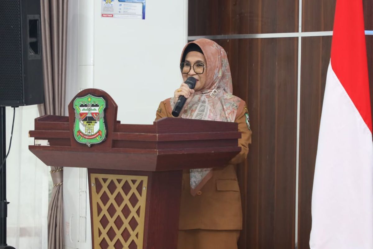 Wali Kota (Walkot) Pematang Siantar Susanti Dewayanti menggelar Diseminasi Audit Kasus Stuntik ke-1 Tahun 2023 di Ruang Serbaguna Pemerintah Kota (Pemkot) Pematang Siantar, Senin (23/10/2023).

