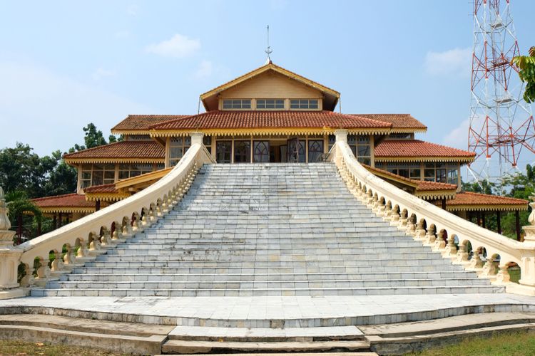 Bangunan bersejarah Balairung Sri di Kabupaten Siak, Riau.