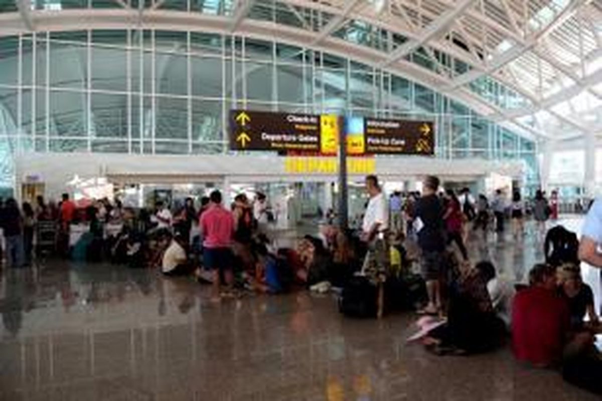 Suasana terminal penumpang bandara Ngurah Rai, Denpasar, Bali.