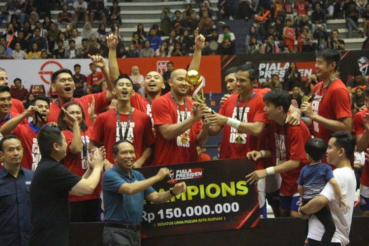 Satria Muda Pertamina keluar sebagai Juara Piala Presiden Bola Basket 2019 seusai mampu mengalahkan Amartha Hangtuah, di GOR Sritex Arena, Solo, pada Minggu (24/11/2019)