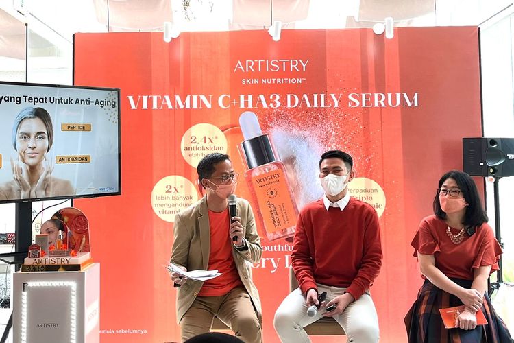 Talkshow yang diselenggarakan oleh Amway, mengundang Dr. Hari Dermawan SpKK untuk membahas manfaat kandungan vitamin C dan HA3 pada skincare, Rabu (12/10/22) 
