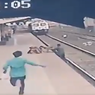 Video Detik-detik Petugas Kereta Api Menyelamatkan Anak yang Terjatuh di Rel dan Hampir Tersambar Kereta