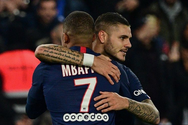 Dua penyerang Paris Saint-Germain, Kylian Mbappe dan Mauro Icardi, merayakan gol pada pertandingan PSG vs Marseille di Parc des Princes, 27 Oktober 2019. 