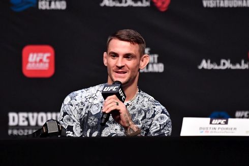 Dustin Poirier Lelang Perlengkapan Tempur Saat Kalahkan McGregor