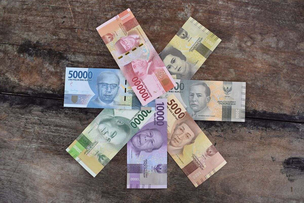 Ilustrasi pecahan uang rupiah. 