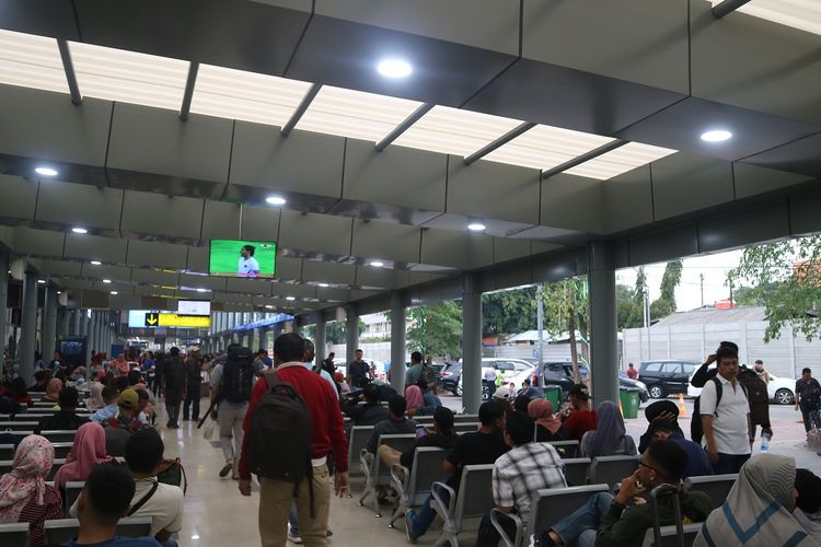 Pelebaran ruang tunggu penumpang zona 3 di Stasiun Pasar Senen bertujuan menambah kenyamanan penumpang ketika menunggu kereta datang.