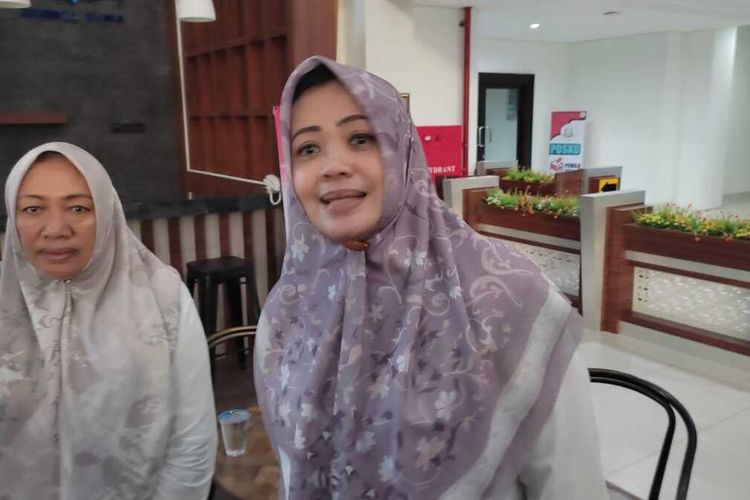Bupati Bima Indah Dhamayanti Putri usai diperiksa Kejaksaan Tinggi NTB, Senin (19/6/2023)
